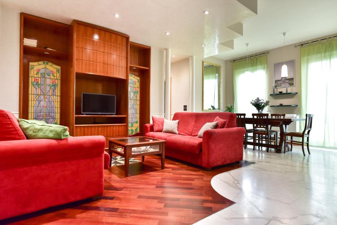 Elegant & Cozy Apartment In The Heart Of Рим Екстер'єр фото