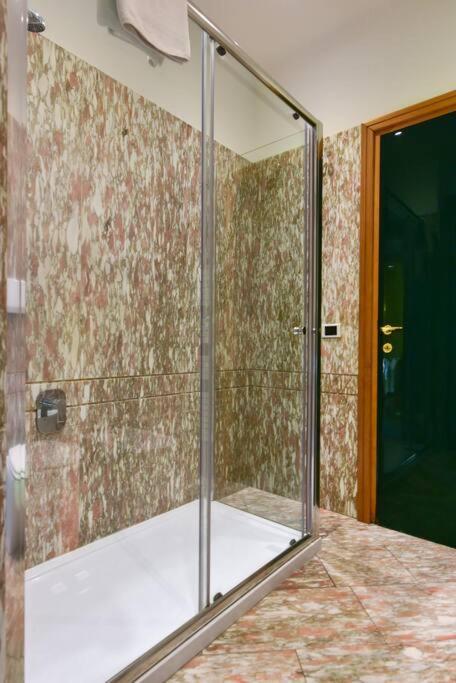 Elegant & Cozy Apartment In The Heart Of Рим Екстер'єр фото